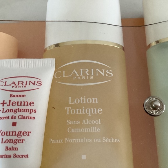 Clarins travel size skincare kit - Picture 3 of 6